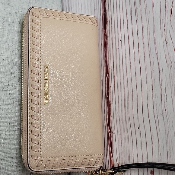Michael Kors Beige Wallet Leather Lauryn Wallet NWOT - Picture 2 of 8